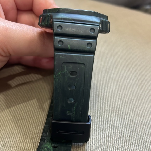 Limited edition color (green carbon) Casio GSHOCK GA2100 (CasiOak) - like new - Picture 6 of 7